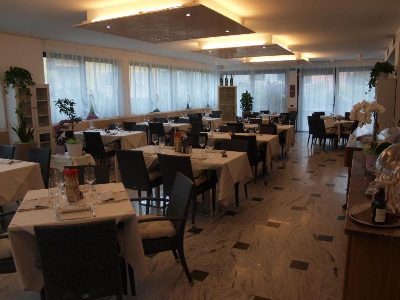 Hotel De Nac 3*